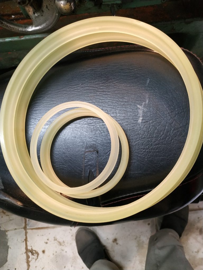 Gia công phớt nhựa chịu nhiệt, chịu mài mòn, chịu hóa chất Teflon, PU, Viton 18 Gia cong phot nhua PU lam ben chan dau