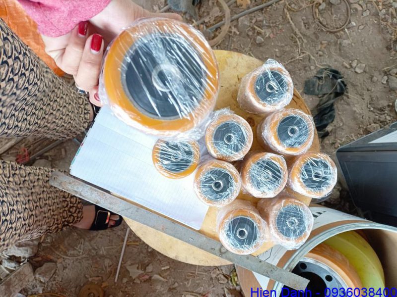 Bọc Bánh Xe Nhựa PU Size 50, 75, 100, 125, 150, 180, 200 tới 300mm 6 Banh xe nang 3