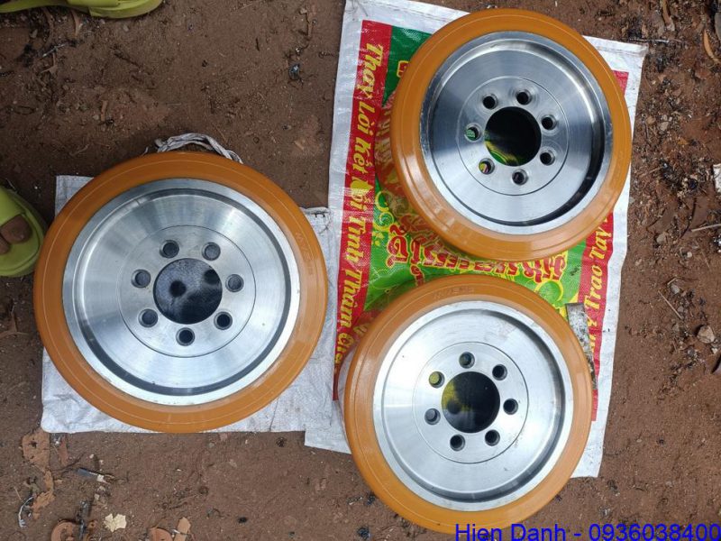 Bánh xe nhựa PU 9 Banh xe nang dien 4