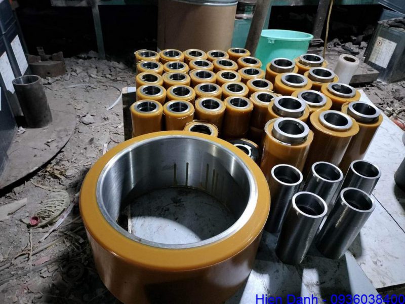Bánh xe nhựa PU 13 Boc PU banh xe 4