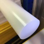 Nhựa PP, PE, UHMW-PE cây tròn phi 20mm, phi 25mm, phi 30mm, phi 35mm, phi 40mm, 45mm, 50 tới phi 200mm 5 Cay nhua tron UHMW-PE D150 (phi 150)