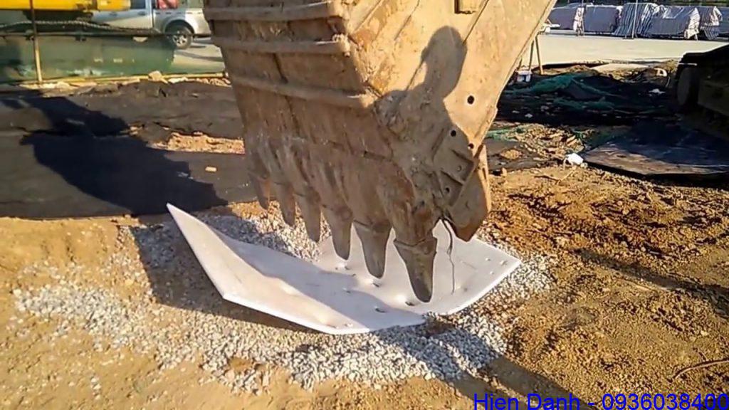 Tấm nhựa PE, HDPE, UHMW-PE 16 Tam nhua UHMW-PE chong chiu va dap tot