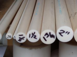 Gia công cắt lẻ thanh nhựa POM