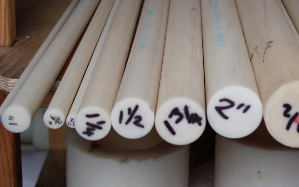 Gia công cắt lẻ thanh nhựa POM