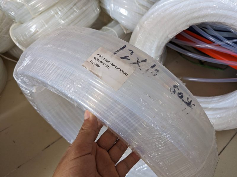 Ống teflon phi 2x4, 4x6, 6x8, 8x10, 10x12 chịu nhiệt màu trắng trong 12 Ong teflon ptfe 10x12 mau trang